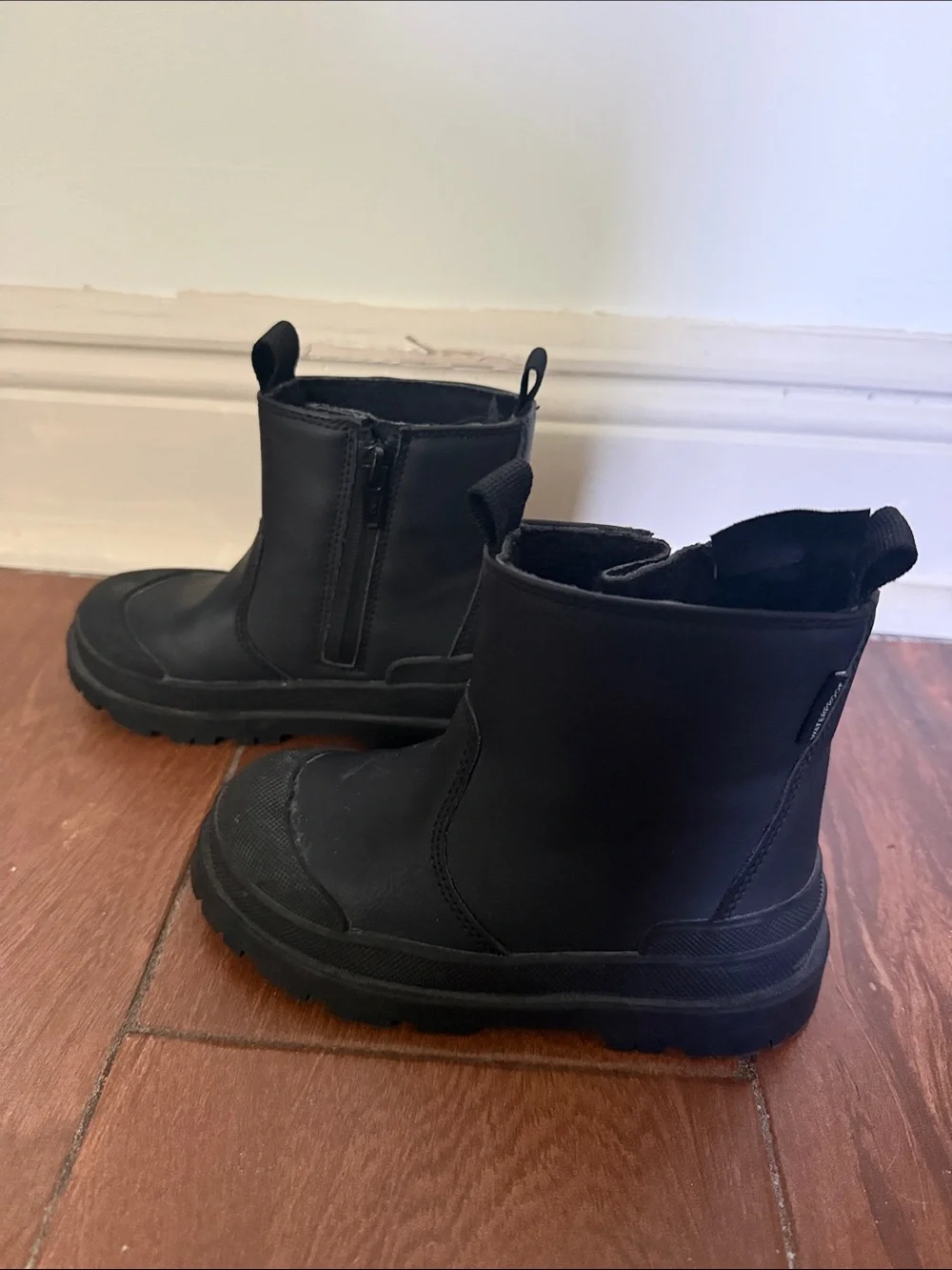Kids Fur Lined Black Chelsea Boots - Sleek Zip-On Ankle Shoes
